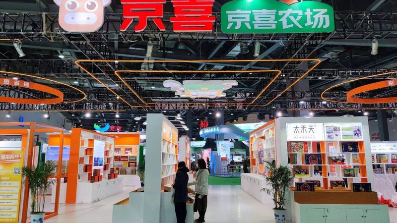 铝塑板与亚克力门头招牌：材质之别，设计之道**